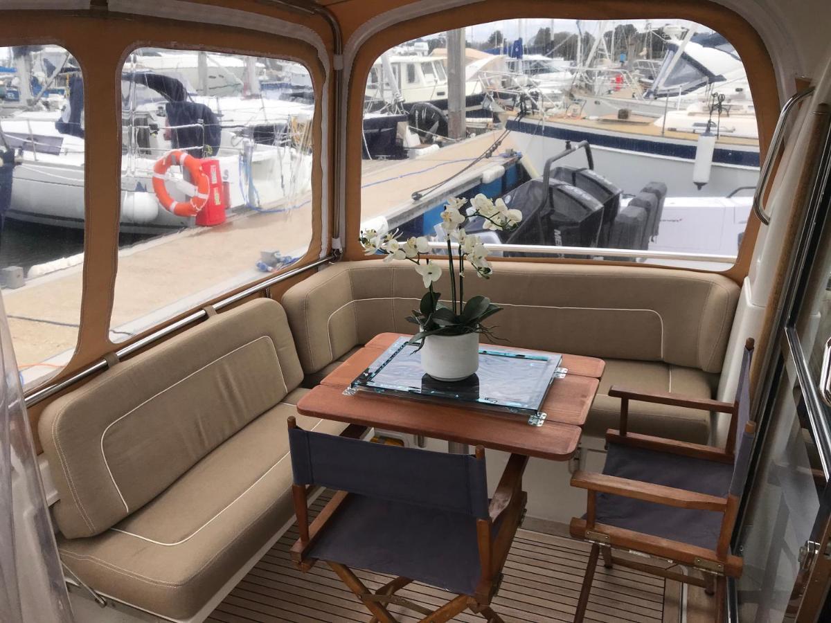 Adelphi B A Delightful 6 Berth Boat Hotel Lymington Exterior photo