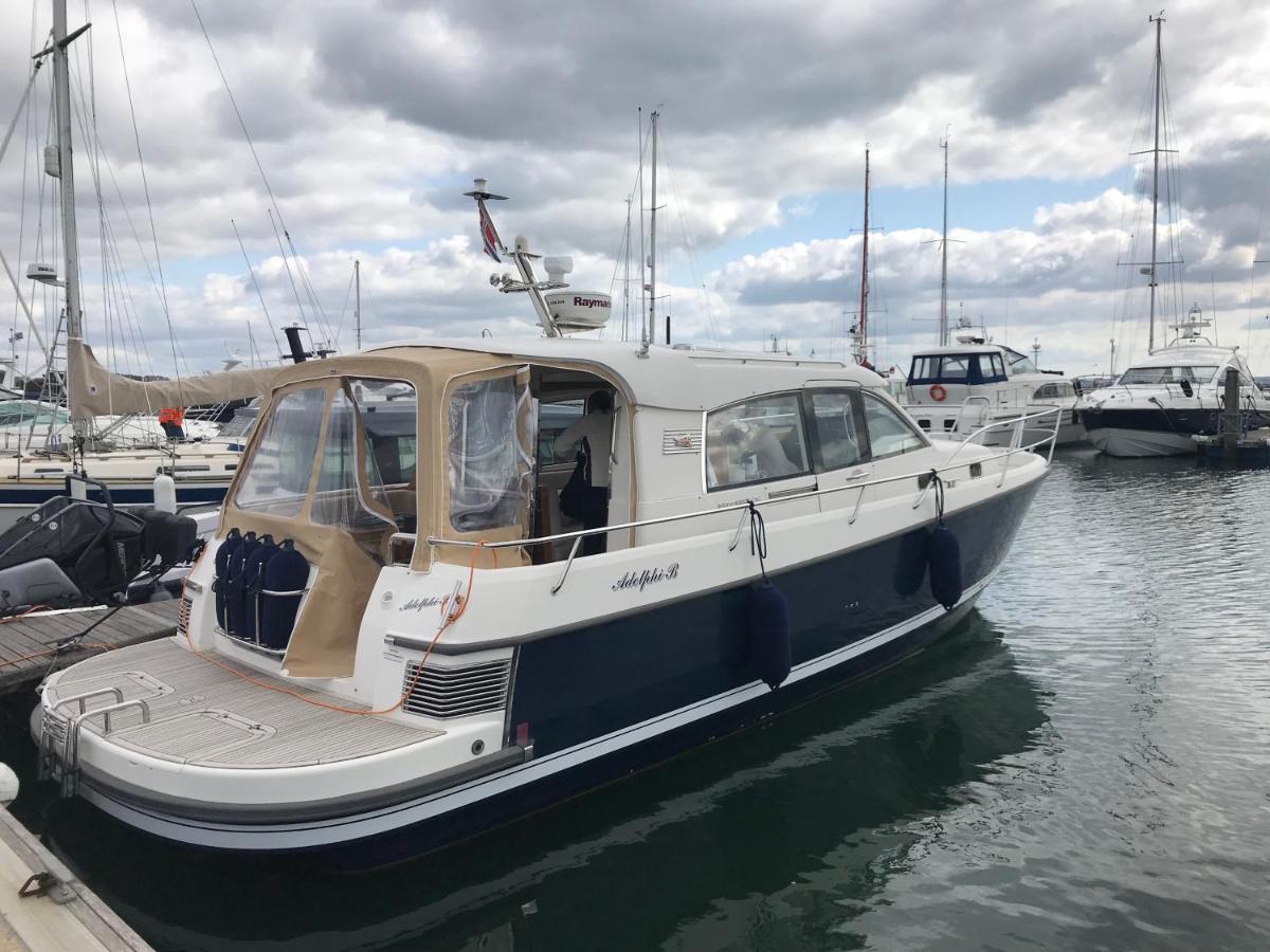 Adelphi B A Delightful 6 Berth Boat Hotel Lymington Exterior photo